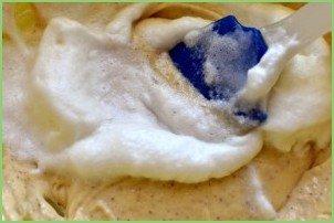 Бисквит на сгущенном молоке с миндальной мукой - фото шаг 6