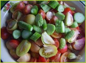 Салат на зиму из огурцов и помидоров - фото шаг 1