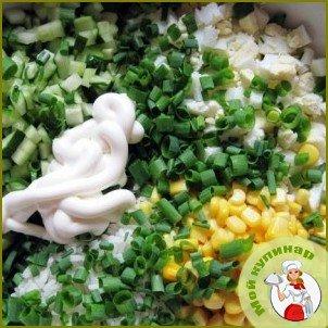 Салат с кальмарами и кукурузой - фото шаг 10