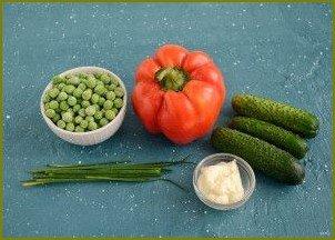 Салат с перцем и зеленым горошком - фото шаг 1