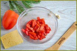 Салат с перцем, помидорами и крабовыми палочками - фото шаг 2