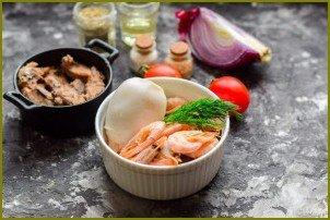 Салат с креветками и тунцом - фото шаг 1