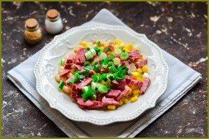 Салат с кукурузой, колбасой и фасолью - фото шаг 4