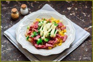 Салат с кукурузой, колбасой и фасолью - фото шаг 5