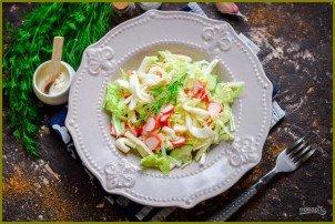 Салат с пекинской капустой, крабовыми палочками и кальмарами - фото шаг 7