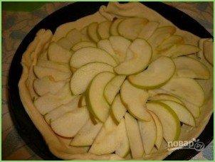 Торт на сковороде с яблоками и изюмом - фото шаг 4