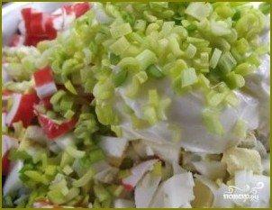 Салат из крабовых палочек с рисом - фото шаг 6