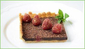 Шоколадный пирог с малиной - фото шаг 11