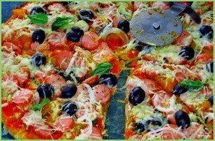 Пицца с сосисками и маслинами - фото шаг 4