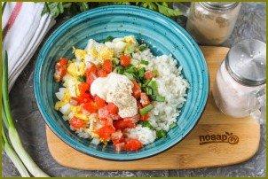 Салат с рисом и красной рыбой - фото шаг 5