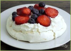 Воздушный десерт с ягодами - фото шаг 4