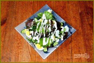 Салат с яйцом, огурцом, зеленым луком и сметаной - фото шаг 6