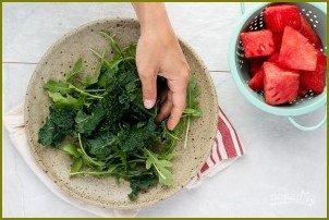 Салат с зеленью, арбузом и фетой - фото шаг 2