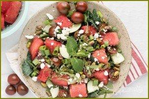 Салат с зеленью, арбузом и фетой - фото шаг 5