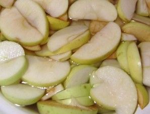 Варенье из яблок дольками с содой - фото шаг 1