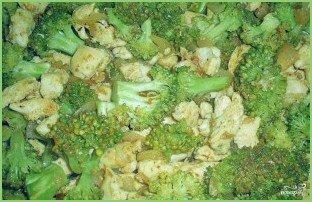 Слоеный пирог с курицей и брокколи - фото шаг 2