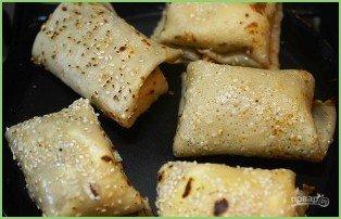 Творожные блины с кунжутом и изюмом - фото шаг 8