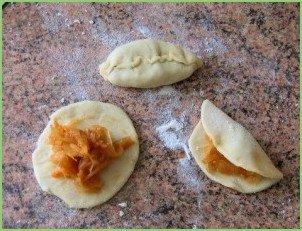 Пирожки с капустой без дрожжей - фото шаг 4