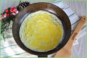 Яичные блинчики с курицей - фото шаг 4