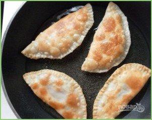 Домашние чебуреки с фаршем - фото шаг 8