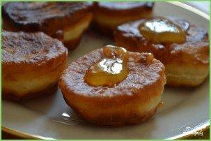 Дрожжевые оладьи на кислом молоке - фото шаг 4