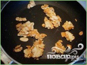 Яблочные конвертики с миндалем и изюмом - фото шаг 5