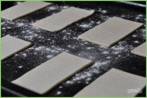 Язычки из слоеного дрожжевого теста - фото шаг 1