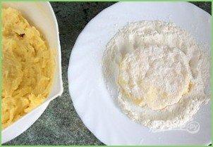 Картофельные оладьи из пюре - фото шаг 4