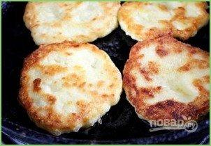 Картофельные оладьи из пюре - фото шаг 5