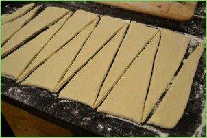 Круассаны из слоеного бездрожжевого теста - фото шаг 1