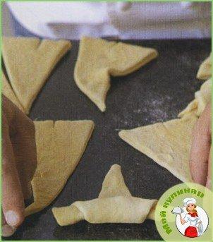 Круассаны из слоеного бездрожжевого теста - фото шаг 3