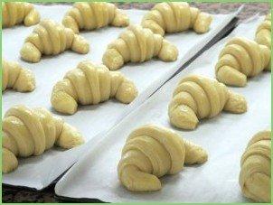 Круассаны из слоеного бездрожжевого теста - фото шаг 4