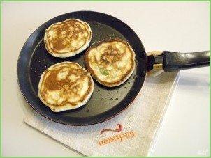 Оладьи с молодой крапивой - фото шаг 7