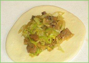 Пирожки с капустой и грибами - фото шаг 5