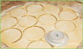 Пирожки с луком и яйцами - фото шаг 10