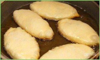 Пирожки с луком и яйцами - фото шаг 12