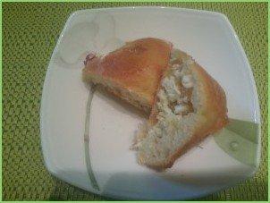 Пирожки с творогом и изюмом из дрожжевого теста - фото шаг 5