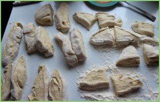 Пирожки со сливой из дрожжевого теста - фото шаг 14