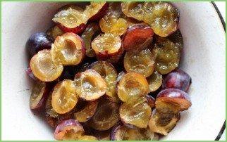 Пирожки со сливой из дрожжевого теста - фото шаг 9