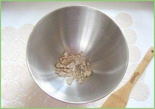 Пышные лепешки на дрожжах - фото шаг 2