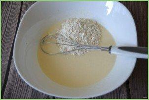 Пышные оладьи на кефире как у бабушки - фото шаг 3