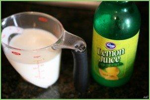 Пышные оладушки на молоке - фото шаг 1