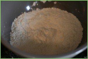 Пышные оладушки на молоке - фото шаг 2