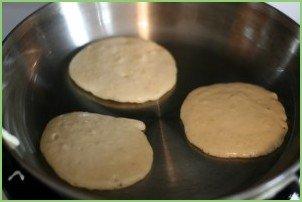 Пышные оладушки на молоке - фото шаг 5