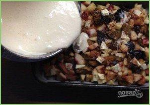 Шарлотка с яблоками и сливами - фото шаг 13