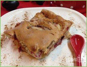 Шарлотка с яблоками и сливами - фото шаг 15