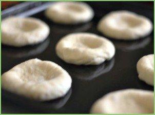 Творожные ватрушки из дрожжевого теста - фото шаг 3