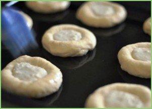 Творожные ватрушки из дрожжевого теста - фото шаг 4