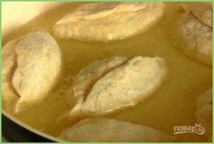 Жареные пирожки с вишней на кефире - фото шаг 6