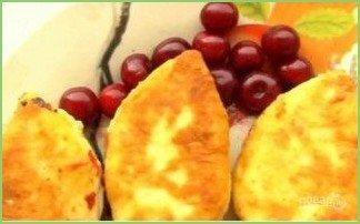 Жареные пирожки с вишней на кефире - фото шаг 7